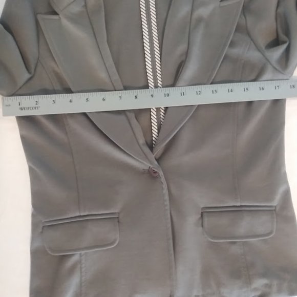 Have women's size M gray blazer - Picture 8 of 14